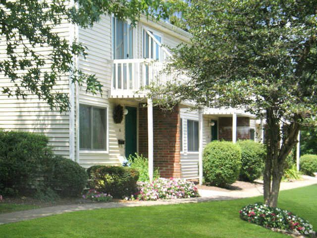 Cedar Village Apartments — Community grounds