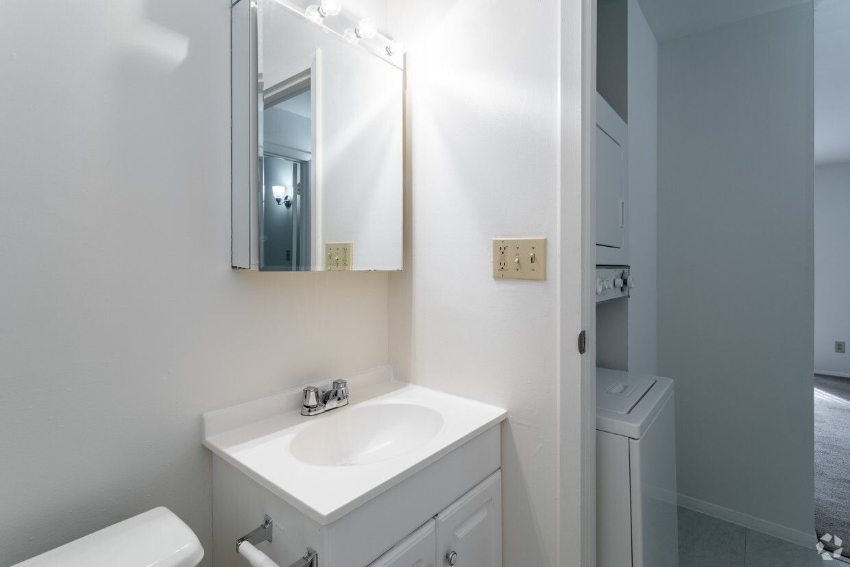 Cedar Village Apartments — Bathroom